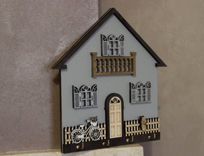 Дерев'яна ключниця ручної роботи у формі будиночка, сірого кольору 2036523733 фото