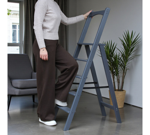 Дерев’яна розкладна драбина з поручнем Побутова висока стрем’янка для дому Сірий
