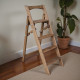 Drewniana składana drabina z 4 stopniami do domu, studia fotograficznego. Domowa składana drabina transformatorowa.