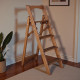 Drewniana składana drabina z 4 stopniami do domu, studia fotograficznego. Domowa składana drabina transformatorowa.