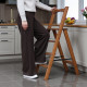 Drewniana składana drabina przystawna Elegancka i praktyczna do domu Drabina domowa przystawna z poręczą
