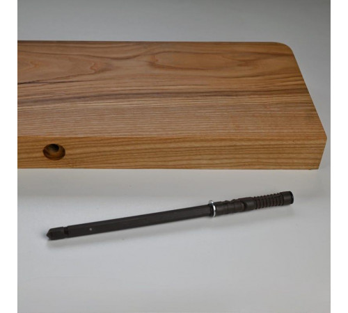 Настінна полиця прихованого монтажу з живим краєм із дуба