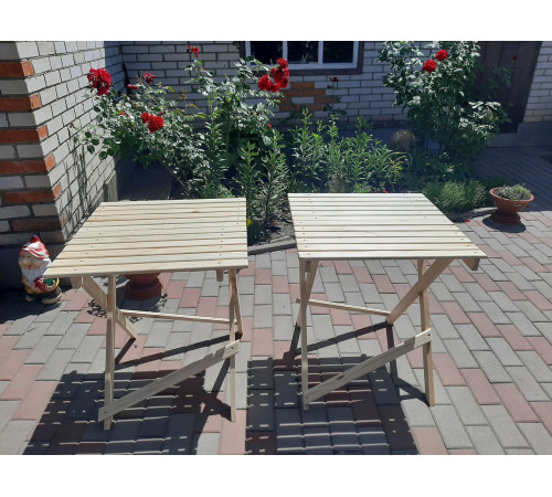 Stoły kwadratowe drewniane