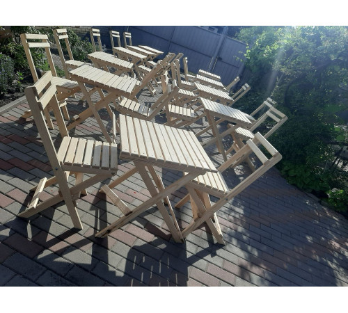 Stoły kwadratowe drewniane