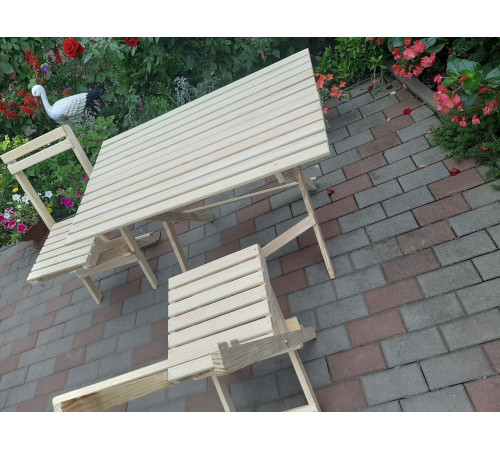 Drewniany składany stół. Dach handlowy.