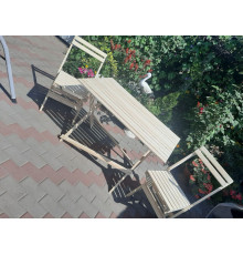 Drewniany składany stół. Dach handlowy.