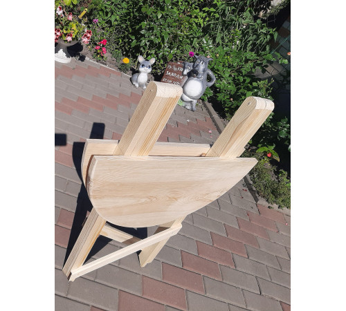 A high-quality wooden folding garden furniture set! Great price! (table and 4 chairs)