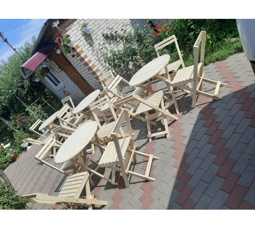 A high-quality wooden folding garden furniture set! Great price! (table and 4 chairs)