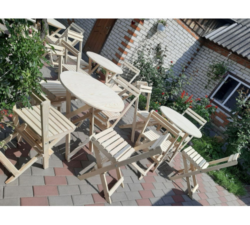 A high-quality wooden folding garden furniture set! Great price! (table and 4 chairs)
