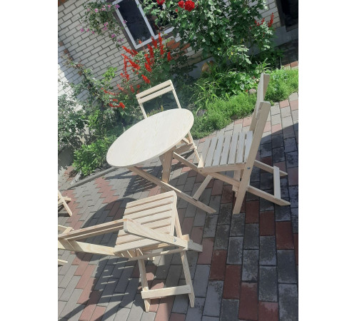 A high-quality wooden folding garden furniture set! Great price! (table and 4 chairs)