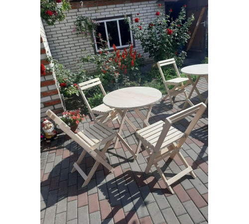 A high-quality wooden folding garden furniture set! Great price! (table and 4 chairs)