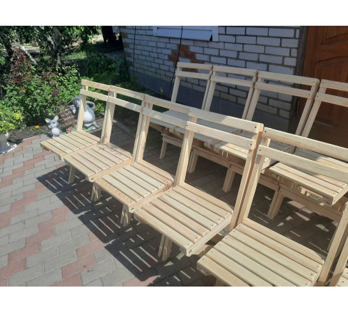 Składane drewniane krzesło z oparciem do domu i ogrodu.