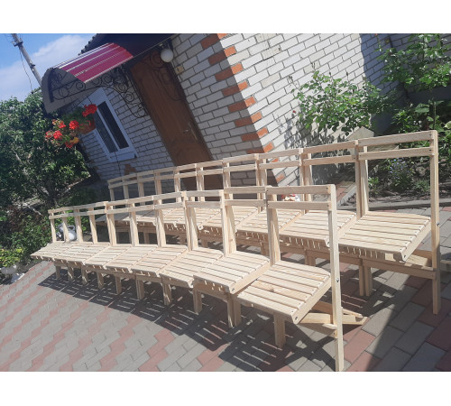 Składane drewniane krzesło z oparciem do domu i ogrodu.