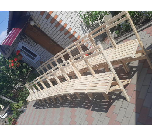 Składane drewniane krzesło z oparciem do domu i ogrodu.