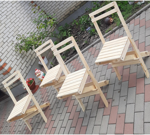 Składane drewniane krzesło z oparciem do domu i ogrodu.