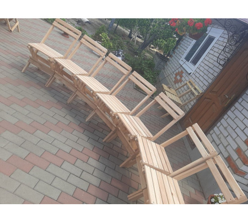 Składane drewniane krzesło z oparciem do domu i ogrodu.