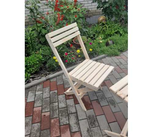 Składane drewniane krzesło z oparciem do domu i ogrodu.