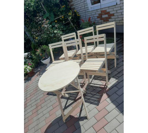 Okrągły drewniany stół do kawiarni