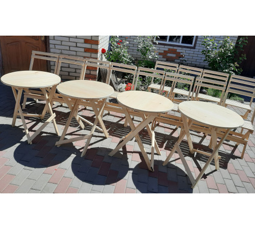 Okrągły drewniany stół do kawiarni