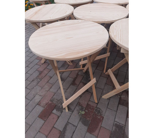 Okrągły drewniany stół do kawiarni