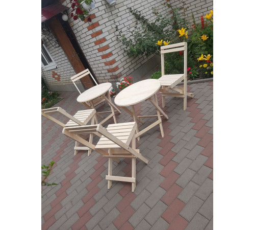 Okrągły drewniany stół do kawiarni