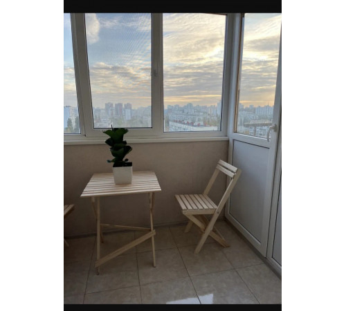 Drewniane krzesła kawiarniane