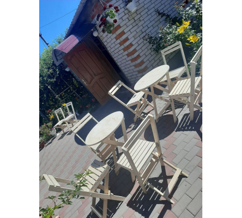 Meble składane drewniane (zestaw mebli: okrągły stół i dwa krzesła)