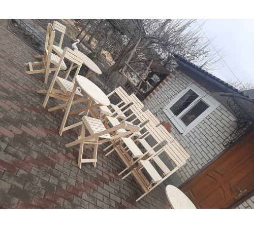 Zestaw mebli składanych z drewna: stół i 2 krzesła