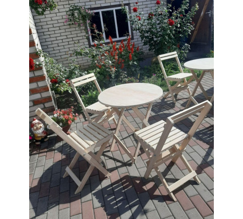 Klappmöbel aus Holz (ein Möbelset: ein runder Tisch und zwei Stühle)