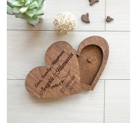 Деревянная свадебная коробочка для колец с именной гравировкой