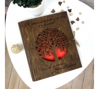 Holzbuch für Fotos und Notizen.