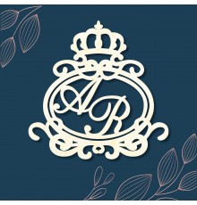 Деревянный герб с инициалами.
