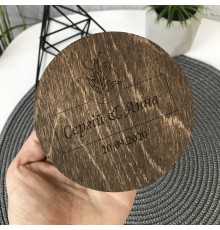 Деревянная коробочка для обручальных колец.