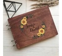 Hochzeitsfotoalbum mit Sonnenblumen.