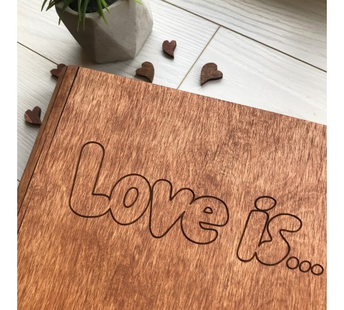 Деревянный альбом для фото и записей «Love is» Деревянный альбом для фото и записей «Love is»