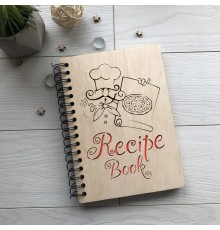 Записная книга для рецептов в деревянной обложке.