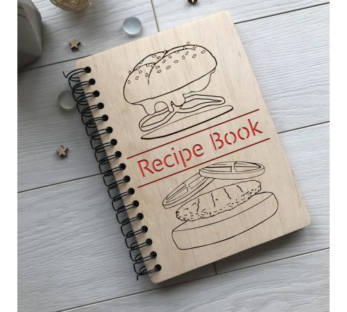 Деревянная записная книга на пружине для кулинарных рецептов.