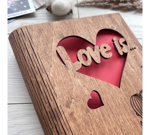 Оригинальная фотокнига из дерева «Love is» Оригинальная фотокнига из дерева «Love is»