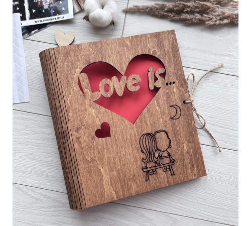 Оригинальная фотокнига из дерева «Love is» Оригинальная фотокнига из дерева «Love is»