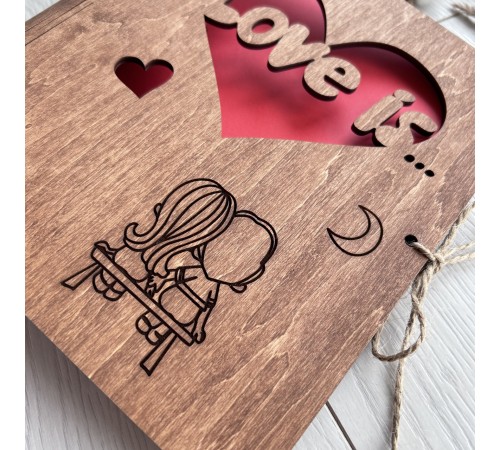 Оригинальная фотокнига из дерева «Love is» Оригинальная фотокнига из дерева «Love is»