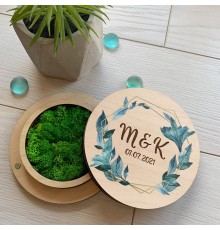 Свадебная коробочка для колец из дерева со стабилизированным мхом.