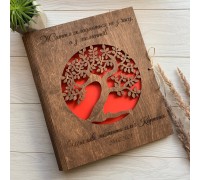 Stammbuch für Fotos und Notizen aus Holz mit individueller Gravur.