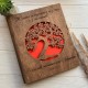 Семейная книга для фотографий и записей из дерева с индивидуальной гравировкой.