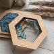 Стильная коробочка для обручальных колец с прозрачным акрилом и цветным принтом.