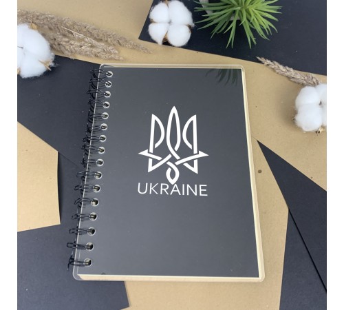 Стильный блокнот с гербом Украины на прозрачной акриловой обложке. Стильный блокнот с гербом Украины на прозрачной акриловой обложке.