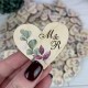 Нежные свадебные бутоньерки для гостей с инициалами молодых.