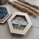Деревянная коробочка для обручальных колец с прозрачной крышкой.