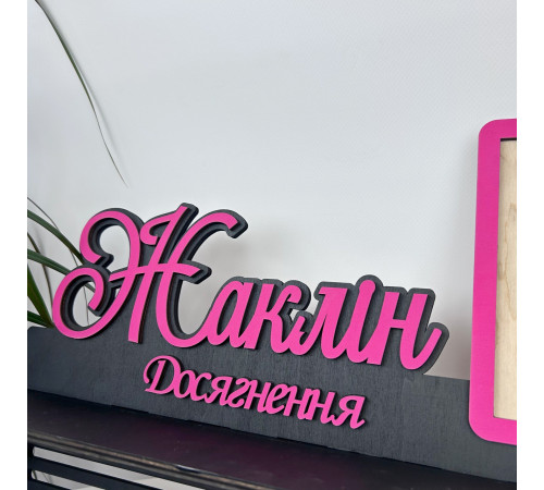 Цветная универсальная медальница из дерева с полочкой для кубков, деревянный держатель для медалей для любого вида спорта.