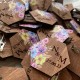 Деревянные бутоньерки для гостей на свадьбу, оригинальные свадебные бутоньерки.