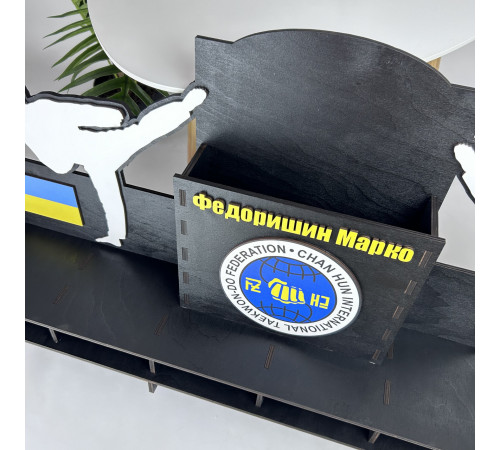 Большая именная медальница с отделениями для поясов, Медальница для поясов Тхэквондо, держатель медалей и кубков с дипломницей